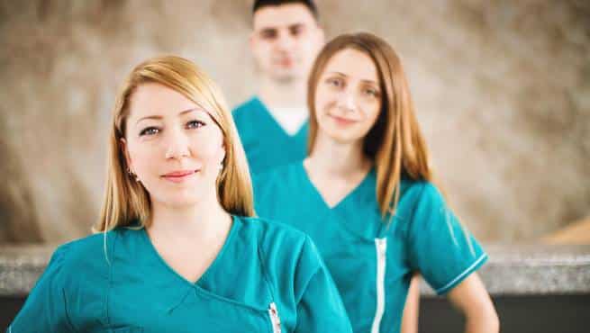 Uniformes en tela antifluido: calidad y practicidad para tu equipo. Solución clave donde la protección, la comodidad y la higiene son esenciales