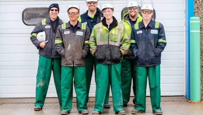 Ventajas de los uniformes antifluidos en entornos laborales