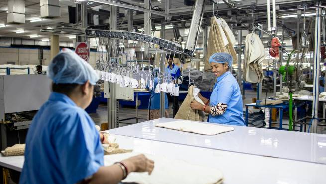 Technology in Uniforms: Smart and Functional Fabrics