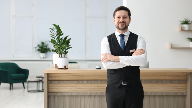 ¿Cómo puede el vestuario corporativo influir en la experiencia de los colaboradores?
